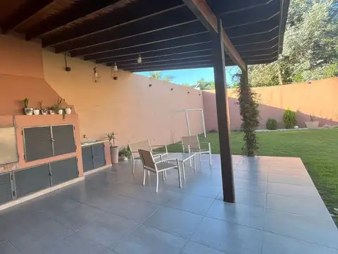 CASA 6 AMB. VENTA CIUDAD EVITA