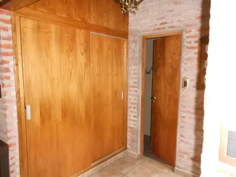 CASAQUINTA EN VENTA :: 5 AMBIENTES :: ITUZAINGO NORTE