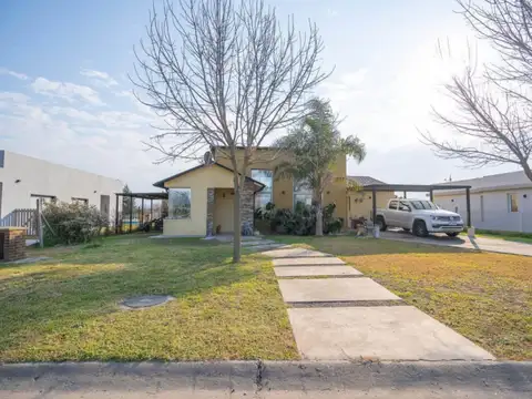 Casa en Venta con 2 cocheras