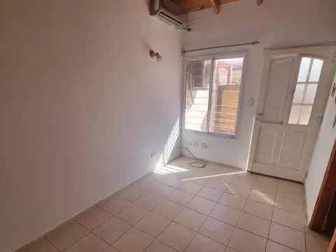 VENTA DEPARTAMENTO PASILLO CON PATIO. ROSARIO ZONA MEDICINA