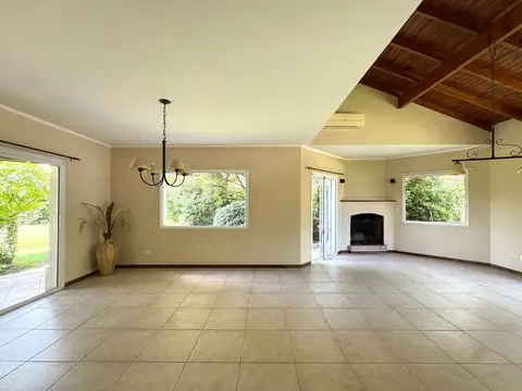 Casa 5 ambientes con 3 baños