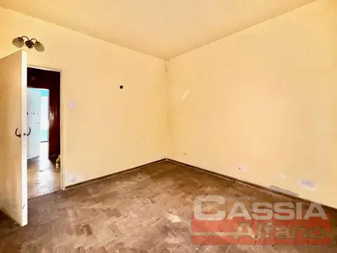 Depto Tipo Casa en Venta en Temperley, USD 54.000