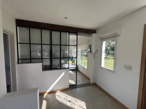ALQUILER DE CASA A ESTRENAR MUY LUMINOSA Y RODEADA DE VERDE