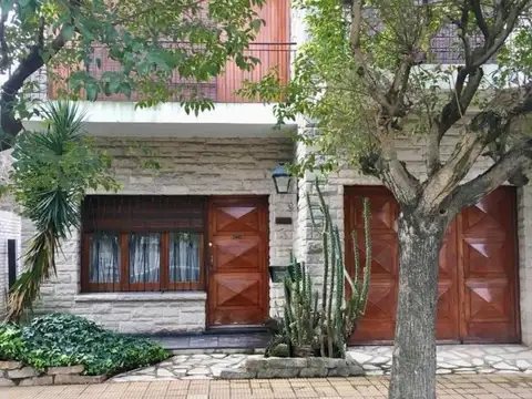 Casa en zona Parque Ayerza- Castelar Norte