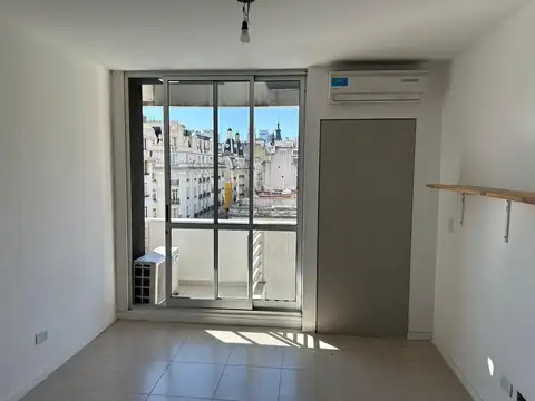 Monoambiente con cochera en San Nicolás!