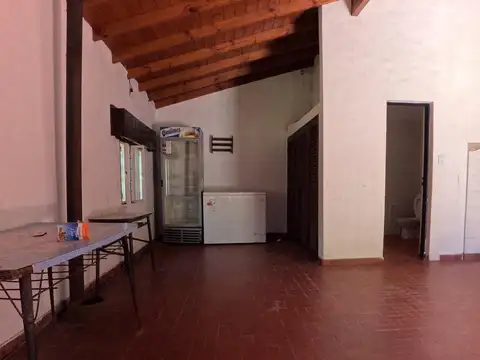 Casa 2 ambientes con 1 baño
