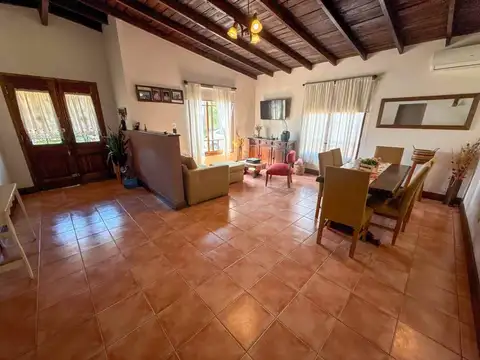Casa 4 ambientes con 1 baño
