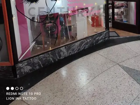 Venta de Excelente Local Comercial en Galería Dufau – Flores