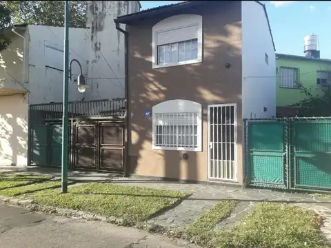 CARAPACHAY VENTA DUPLEX 3 AMBIENTES CON POSIBLE AMPLIACION 