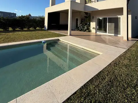 Casa Chalet  en Venta en Ayres Plaza, Pilar, G.B.A. Zona Norte