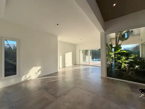 Casa 6 ambientes con 4 baños
