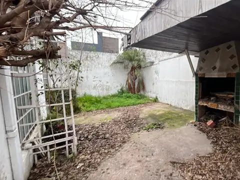 Casa de 3/4 amb, con garage pasante.-