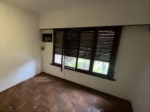 Casa de 3/4 amb, con garage pasante.-