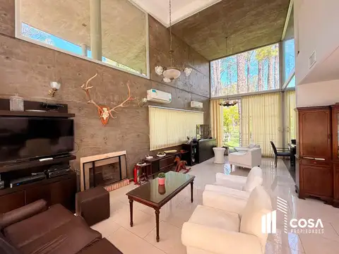 Casa en Alquiler con 1 cochera