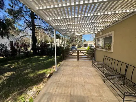 Casa 5 ambientes con 2 baños