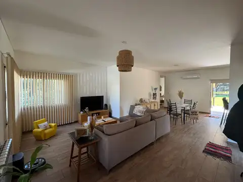 Casa en alquiler de tres dormis MIralagos 1