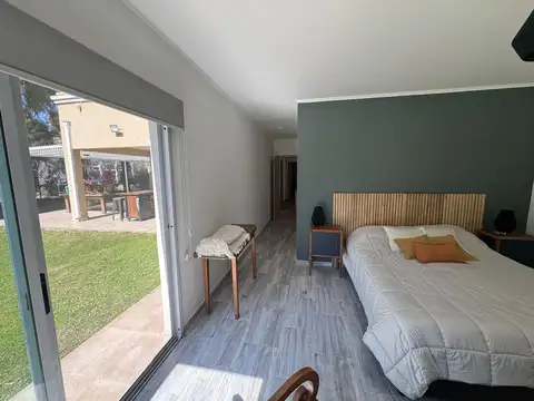 Casa en Alquiler con 1 cochera