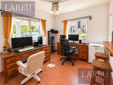 Casa en Venta con 2 cocheras