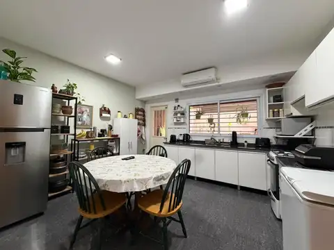 Casa 5 ambientes con 2 baños