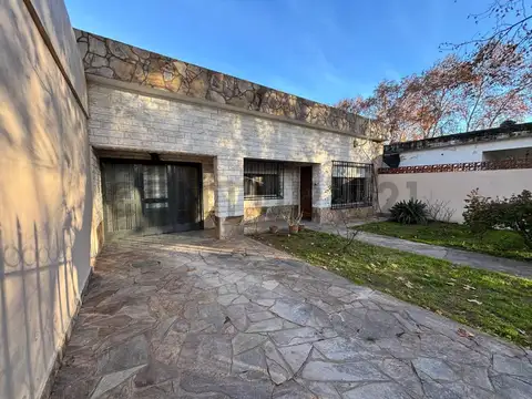 Casa en Venta 3 Dormis. en el Centro de Granadero Baigorria