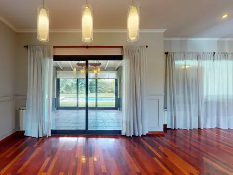 Casa en Venta con 4 cocheras