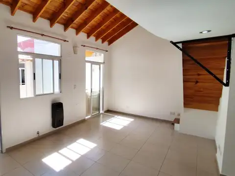 Camarones 5300, Piso 1