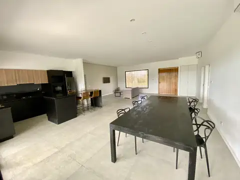 Casa en Venta con 6 cocheras