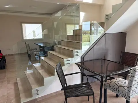 Casa 4 ambientes con 4 baños