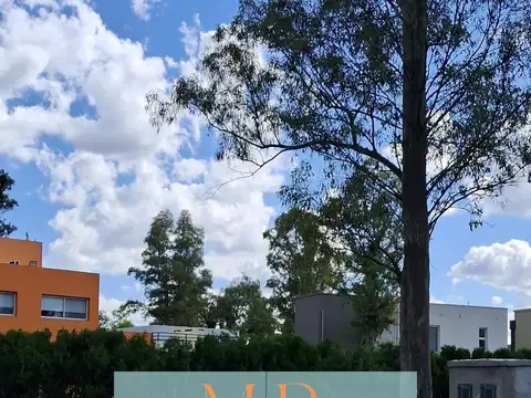 VENTA DE LOTE CENTRAL EN BARRIO PRIVADO ALVAREZ DEL BOSQUE. LOTE GRANDE!