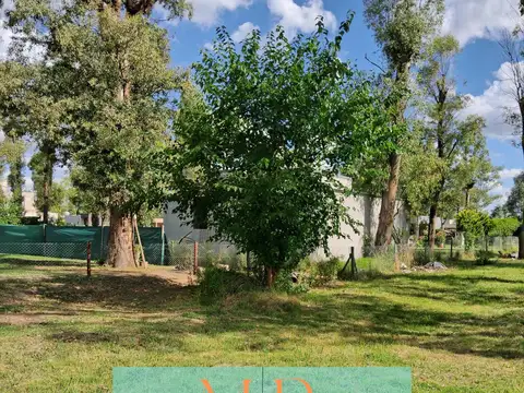 VENTA DE LOTE CENTRAL EN BARRIO PRIVADO ALVAREZ DEL BOSQUE. LOTE GRANDE!