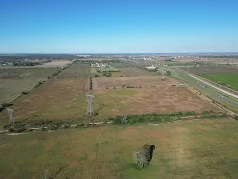 Av central Alberdi y camino de la media legua