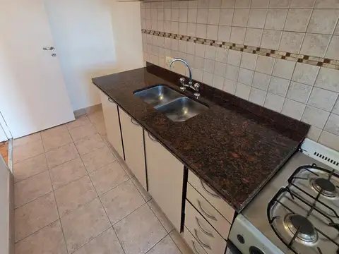 Hermoso 2 amb muy luminoso balcon piso alto