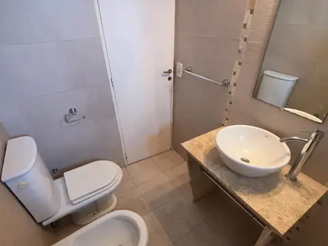 Hermoso 2 amb muy luminoso balcon piso alto