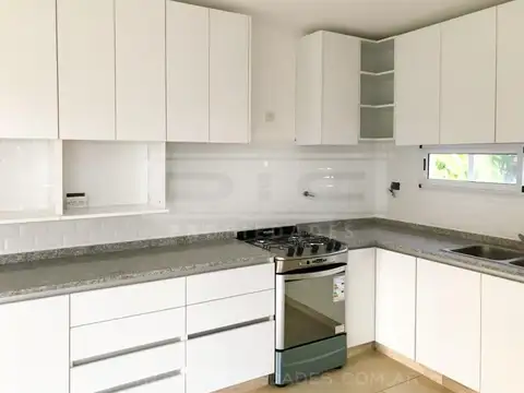 Casa 5 ambientes con 3 baños