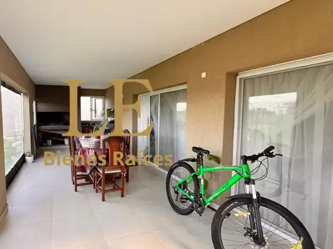 Casa en Venta con 5 cocheras