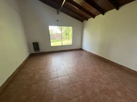 VENTA CASA 3 AMBIENTES CON PARQUE EN SAN JACINTO