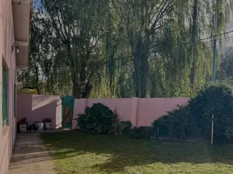 Casa 5 ambientes con 2 baños