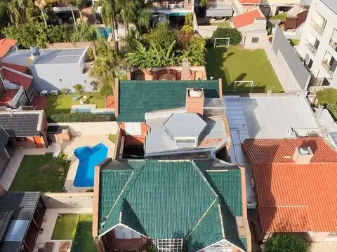 Casa en Venta con 3 cocheras