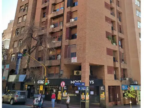 ALQUILO 2 DORM CON PATIO INTERNO