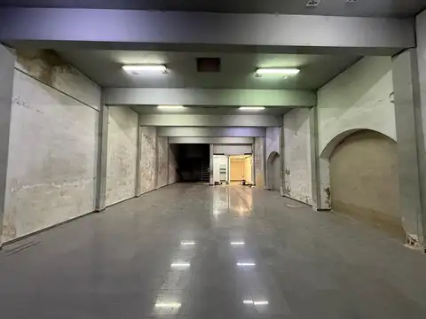 VENTA DEPOSITO FLORESTA OFI/BAÑO EXL. ESTADO 295M2