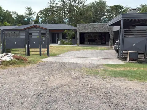 Casa en venta - 3 Dormitorios 4 Baños - Mercedes