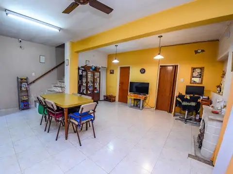 Casa en Venta con 4 cocheras