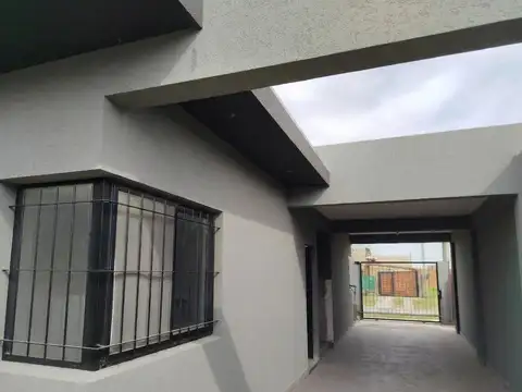 Casa 4 ambientes con 2 baños