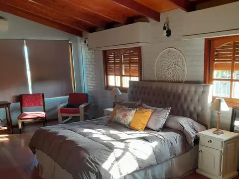 Casa 5 ambientes con 2 baños
