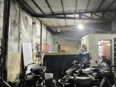 LOCAL 119m²   GALPÓN DE DOBLE ALTURA - BERISSO - OPORTUNIDAD PARA EMPRENDEDORES!