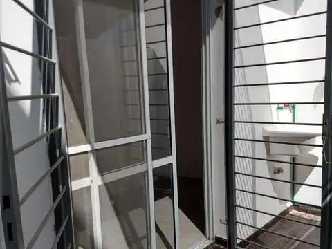 VENTA Casa 3 dormitorios. Pje. Roneu N°373