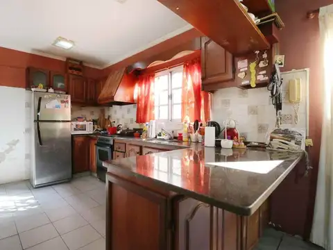 Gobernador Carlos Tejedor 300