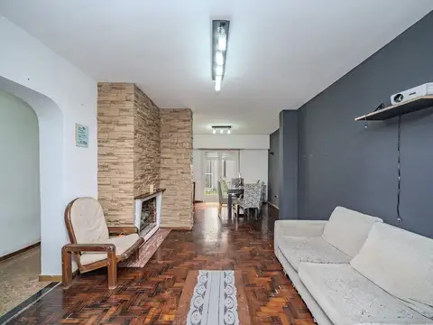 Depto Tipo Casa 5 ambientes con 2 baños