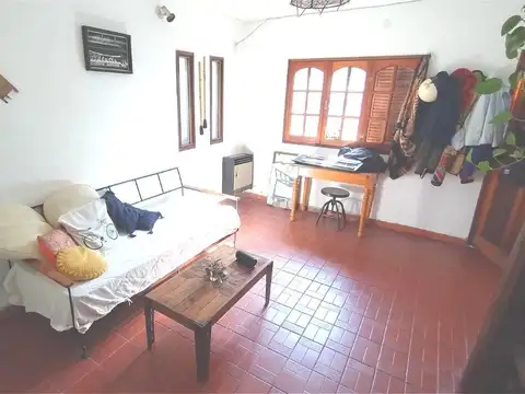 Venta Casa interna única, 3 dormitorios, patio, parrilla, muy luminosa barrio Alberdi