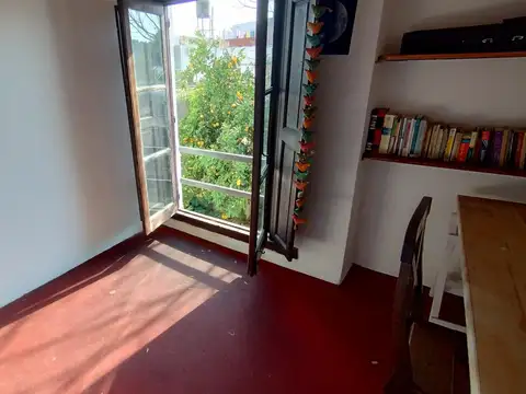 Venta Casa interna única, 3 dormitorios, patio, parrilla, muy luminosa barrio Alberdi